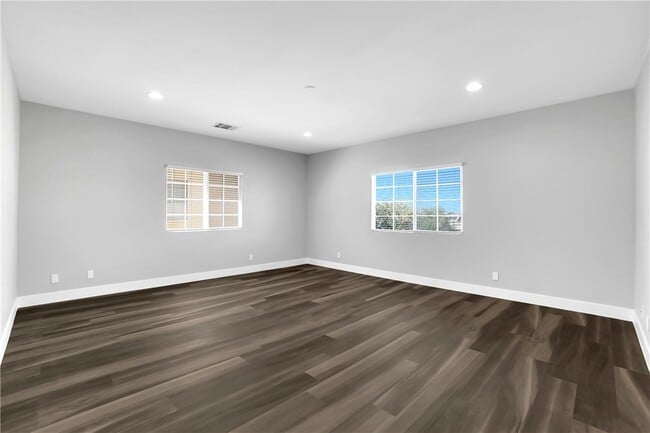 Building Photo - 2141 E Nugent St