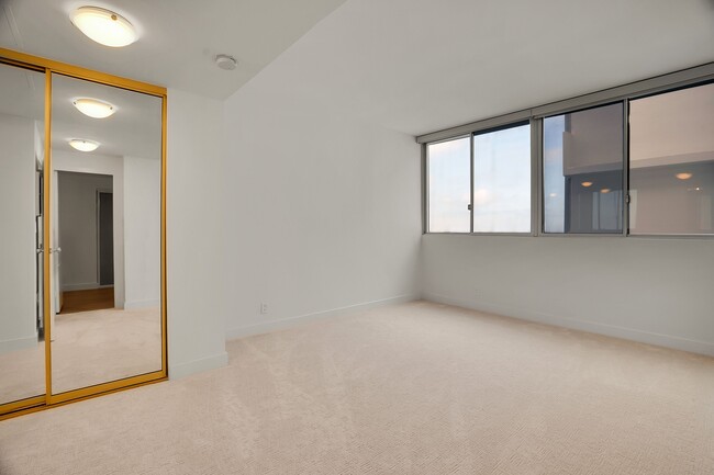 Building Photo - 17352 Sunset Blvd