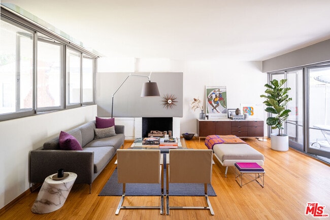 Building Photo - 423 W Ellis Ave