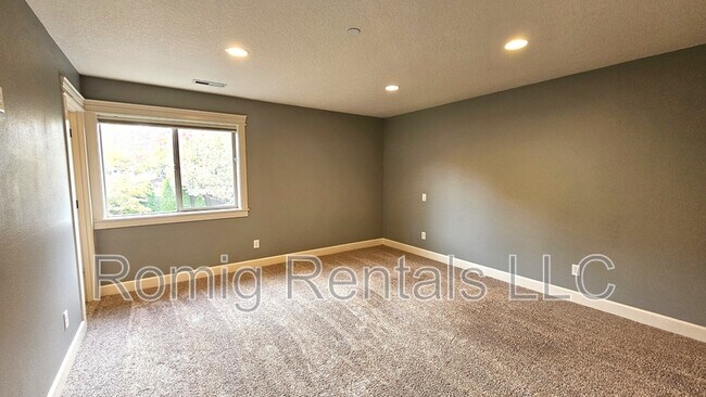 Building Photo - 3855 NW 26th Ave