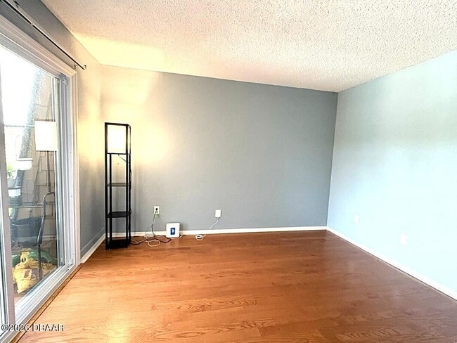 Building Photo - 104 Moonstone Ct