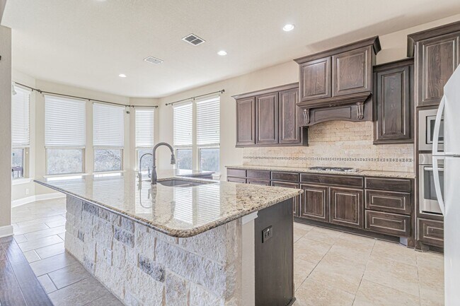 Building Photo - GORGEOUS 4 BED / 2 BATH HOUSE FOR RENT!