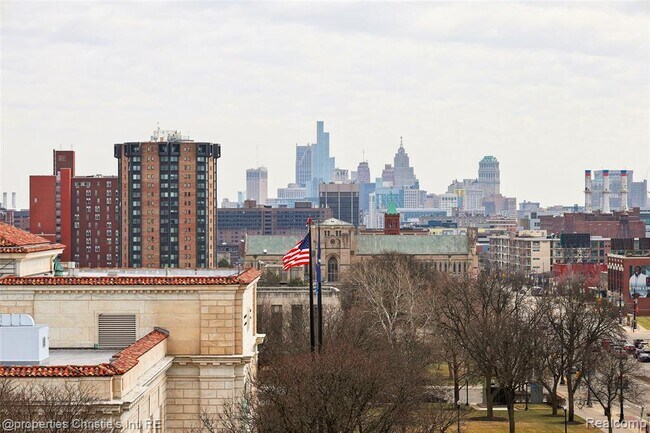 Building Photo - 15 E Kirby St