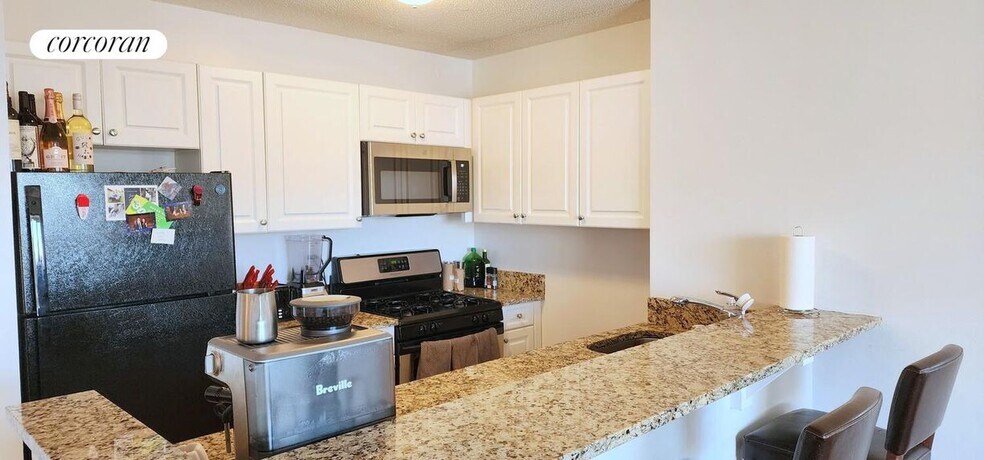 Building Photo - 225 Eighth Avenue 11B