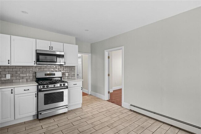 Building Photo - 123 Radcliffe Ave