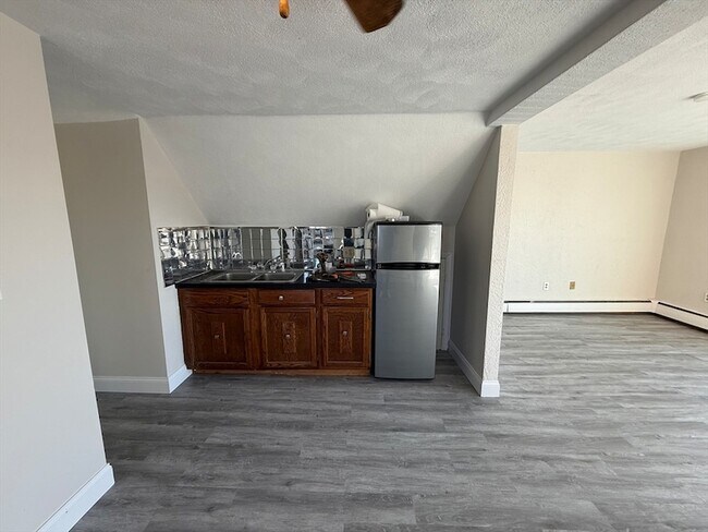 Building Photo - 304 Malden St