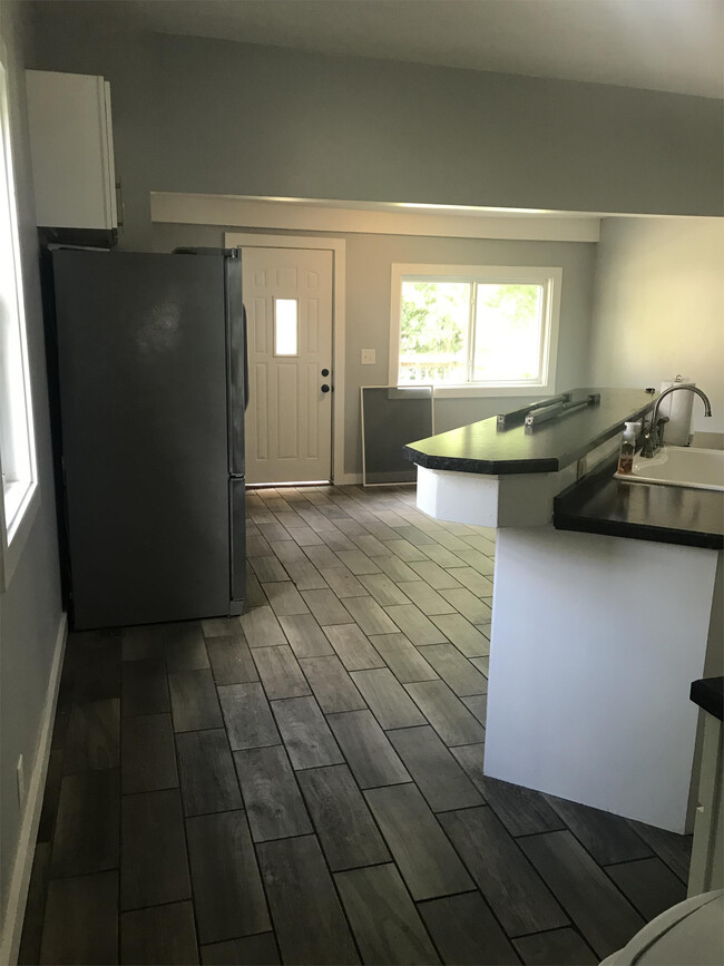 Building Photo - 1122 S 9th St