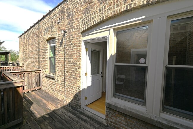Building Photo - 7404 N Oakley Ave