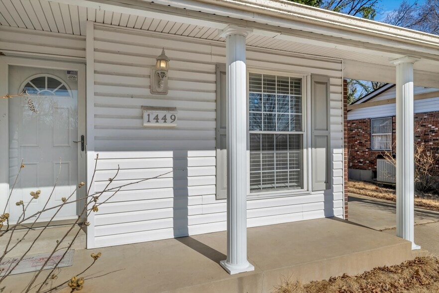 Building Photo - 1449 Coachway Ln