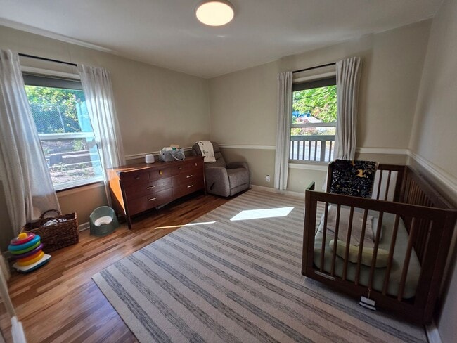 Building Photo - Charming Charleston Classic close to PSNS!