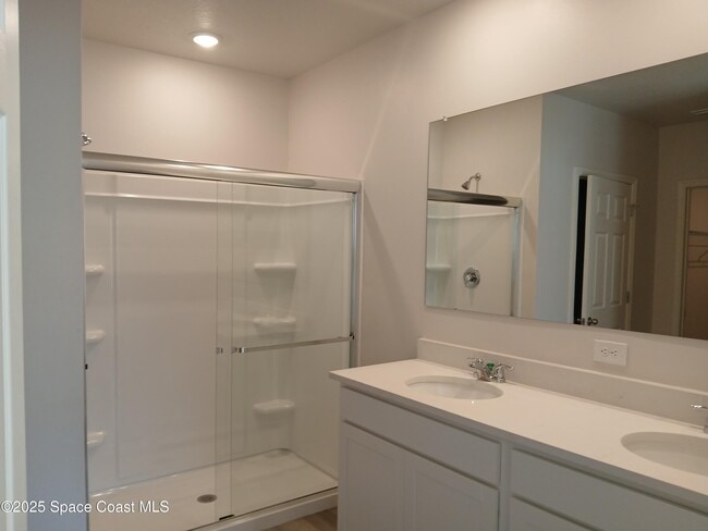 Building Photo - 1560 Gardenton St NW