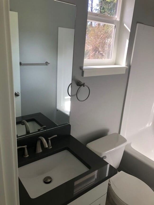 Building Photo - Two bedroom, one bathroom cottage in the h...
