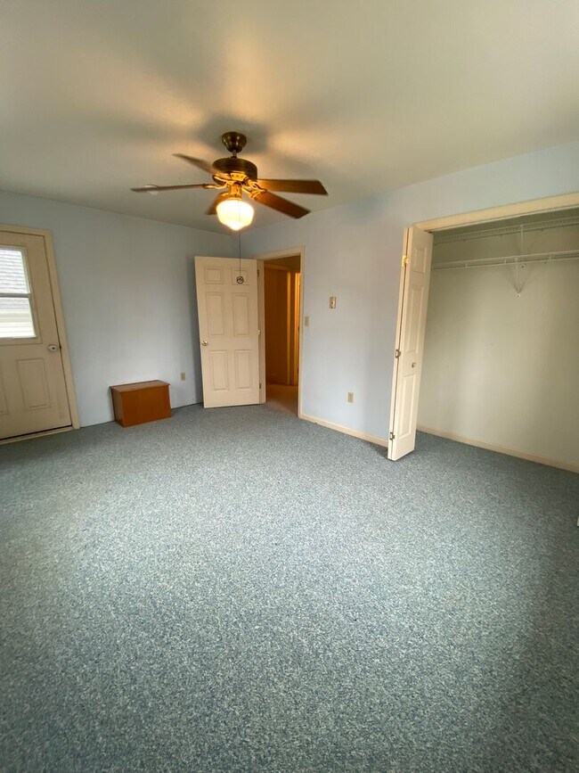 Building Photo - Peaceful Country Living - 4 BR / 3BA