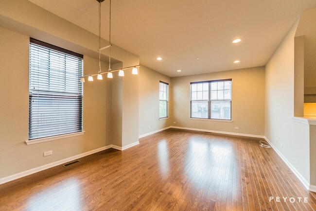 Building Photo - 1252 Evergreen Ave