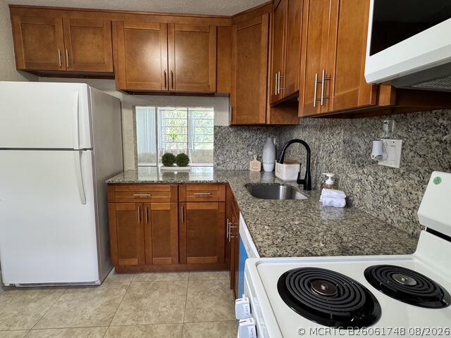 Building Photo - 8411 Lagos De Campo Blvd