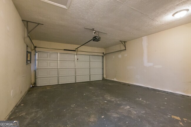 Building Photo - 2295 Burdett Ridge Dr