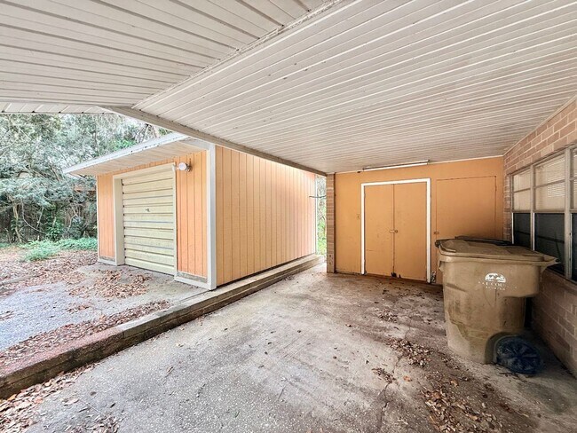 Building Photo - Enjoy the peace and quiet in this secluded home located on private lake!!!