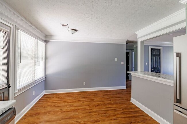Building Photo - 330 Monty Dr
