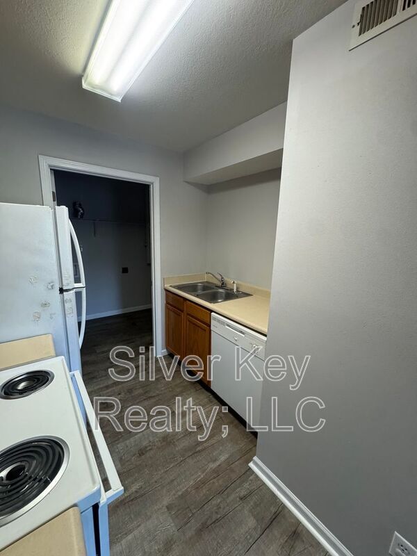 Building Photo - 268 Willow Creek Drive