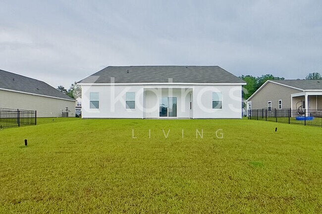 Building Photo - 653 Castillo Dr