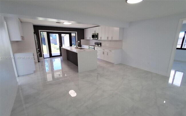 Building Photo - 216 Shadow Way