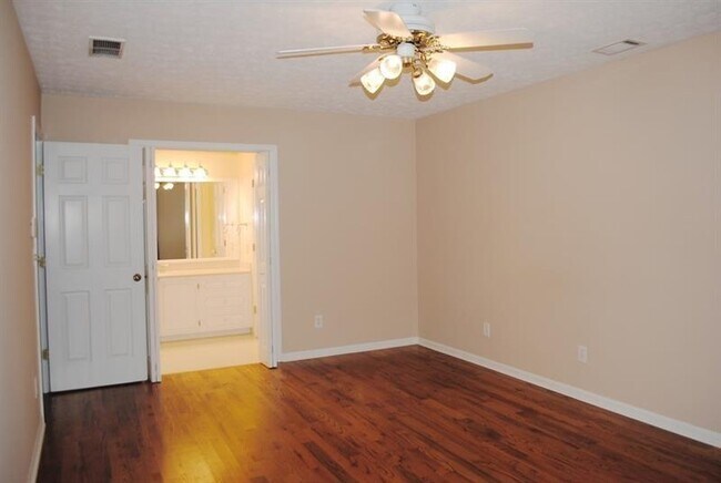 Building Photo - 1407 Independence Way