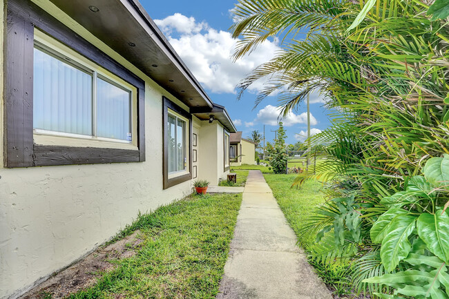 Building Photo - 5292 Bosque Ln