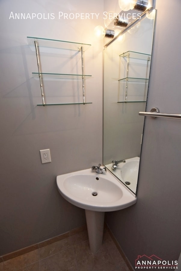 Building Photo - 1363 Washington Dr