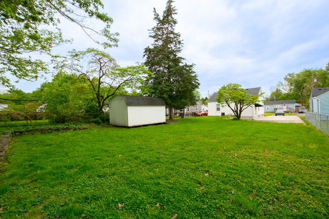 Building Photo - 1518 McKay Ave