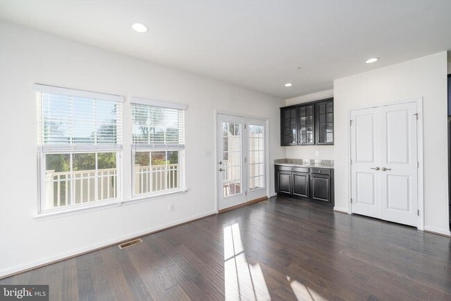 Building Photo - 3223 Clear Spring Dr