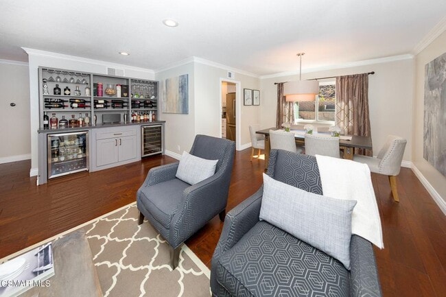 Building Photo - 249 Greenmeadow Dr