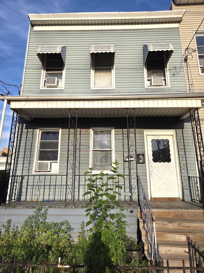 Building Photo - 190 Tonnelle Ave