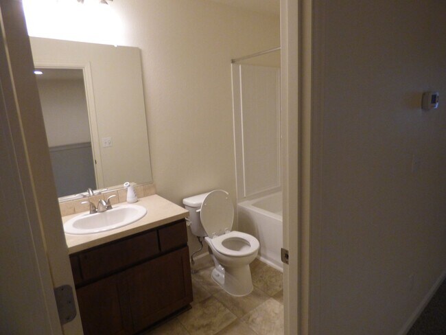 Building Photo - 3 Bed 2.5 Bath townhome off Liberty Rd!