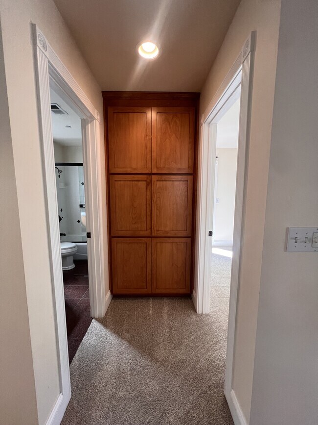 Building Photo - 612 Chief Kelly Dr