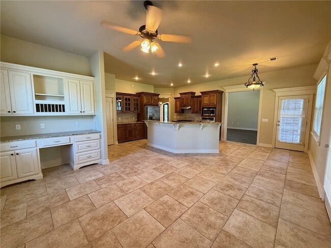 Building Photo - 609 N Tournament Dr