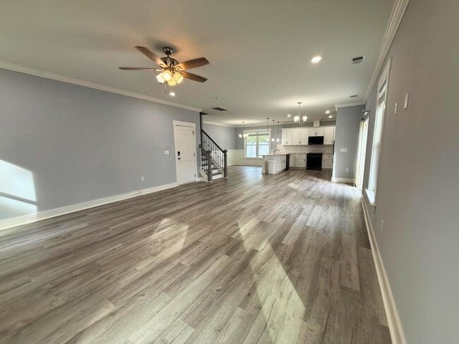 Building Photo - 6810 City View Dr