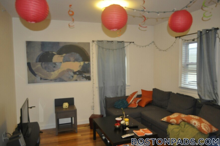 Building Photo - 23 Washburn St