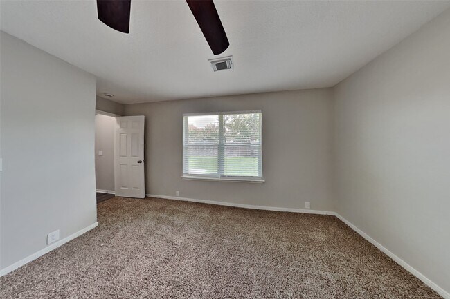 Building Photo - 17330 Shadow Ledge Dr