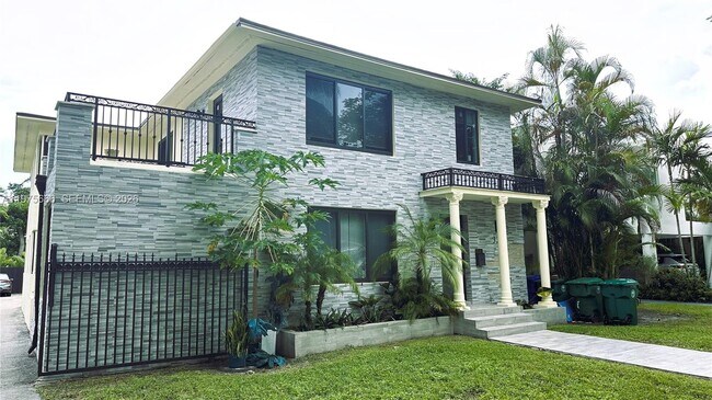 Building Photo - 320 SW 29th Rd