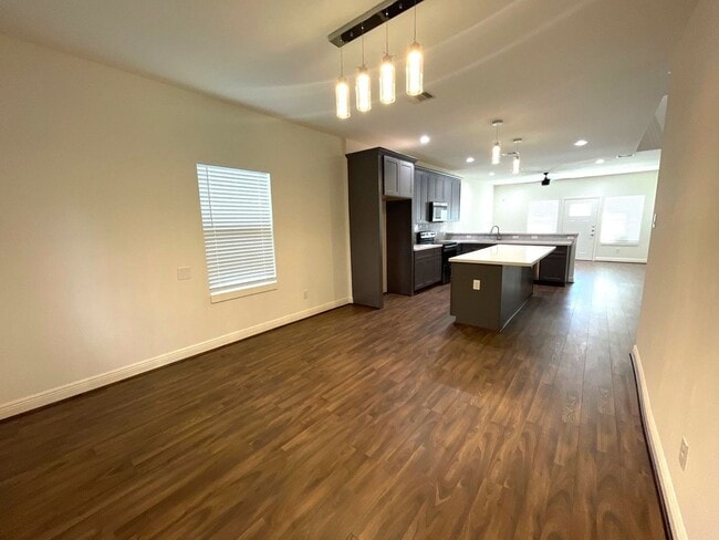 Building Photo - 4913 Southwind St