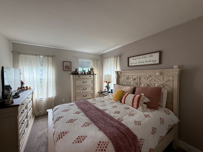 Building Photo - Gorgeous Potomac Shores End Unit Townhome