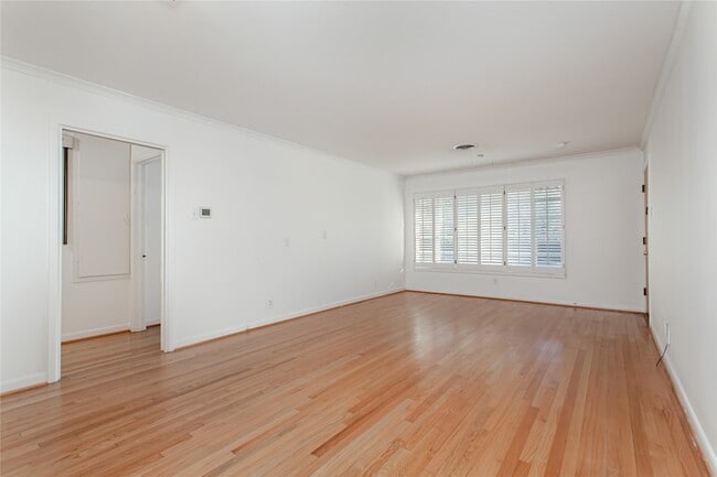 Building Photo - 6525 E Mockingbird Ln