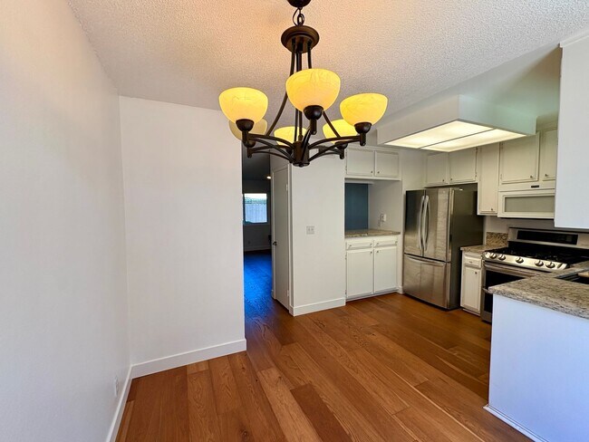 Building Photo - Amazing Two Bed 1.5 Bath Condo - University Heights - Garage & Driveway Parking