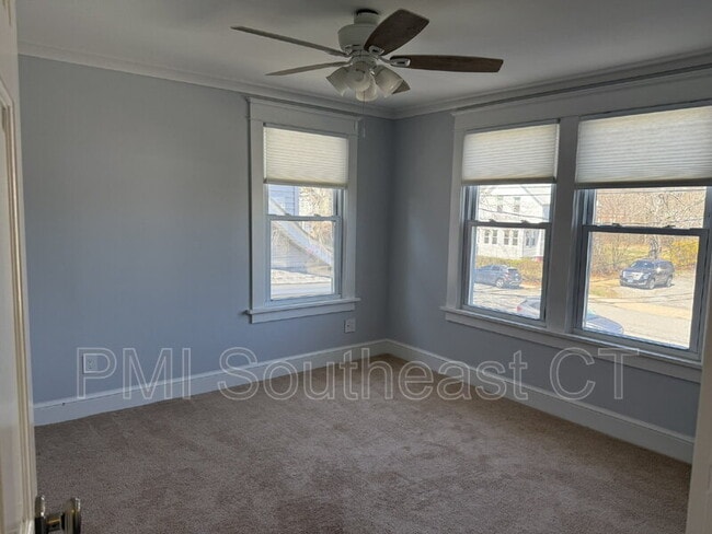 Building Photo - 86 School St