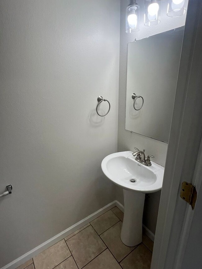 Building Photo - Recently Updated Single Family Home Available