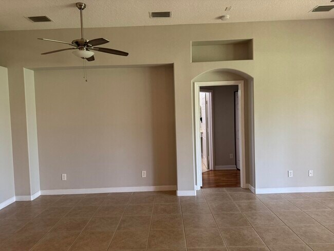Building Photo - 3801 Kitty Hawk Ln SW