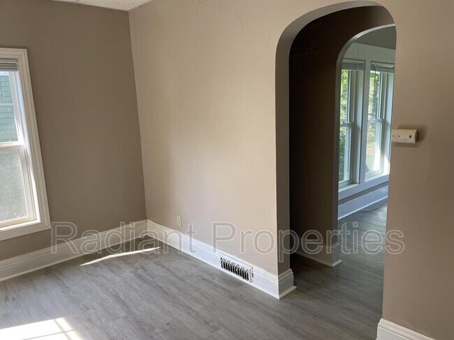 Building Photo - 415 Boone St