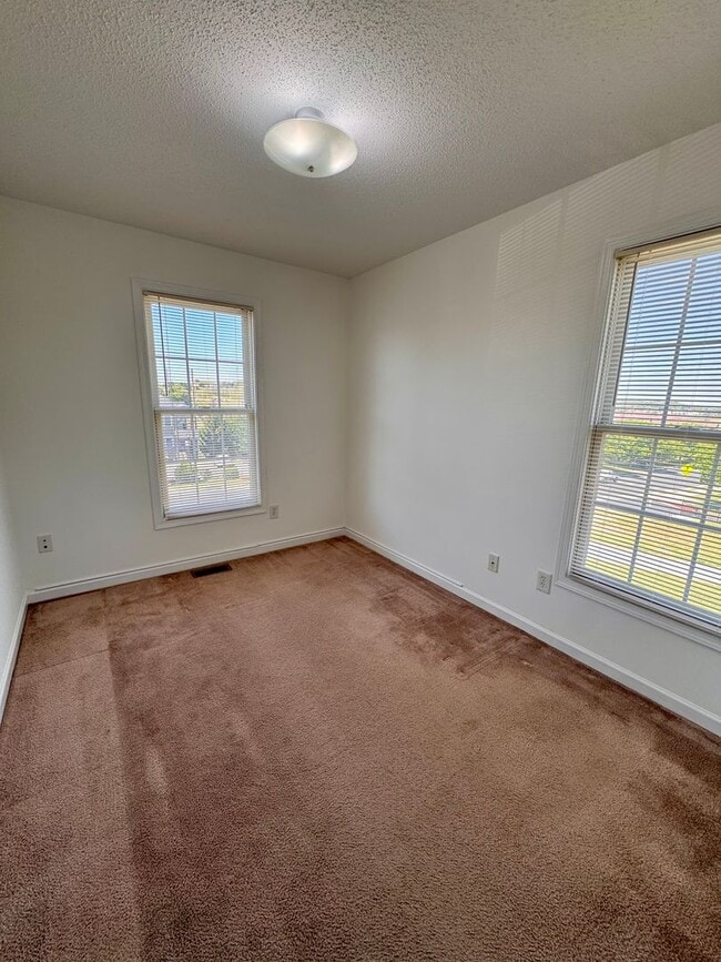 Building Photo - Townhouse for Rent in Liberty Square