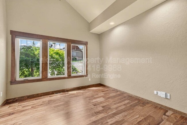 Building Photo - 8668 N Stable Trace Ct