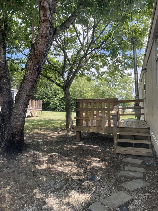 Building Photo - 218 Big Z Dr